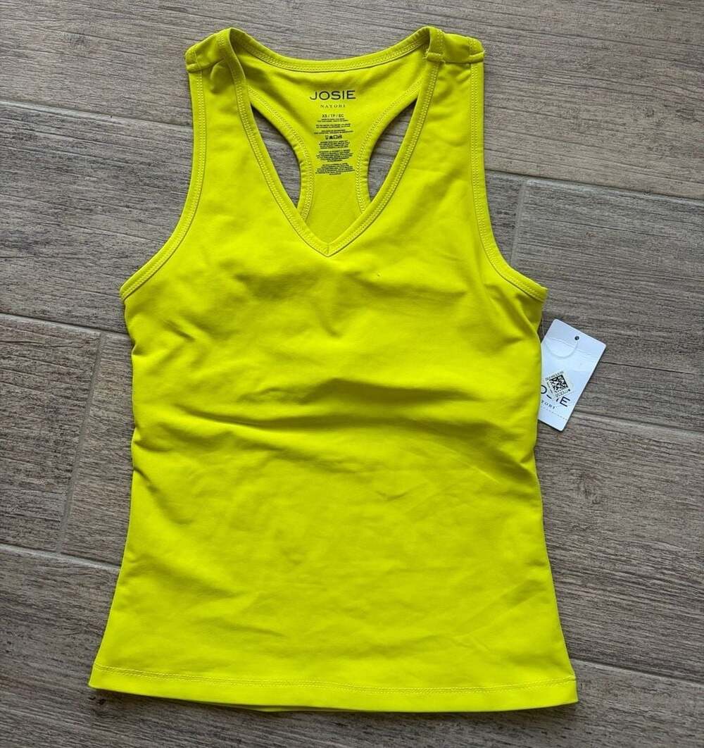 Josie Natori Sport Solstice V-Neck Racerback Athletic Tank Top Citron
Stain pict